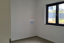 Poreč: Stan u prizemlju novogradnje s dvorištem 160 m2, Poreč, Daire