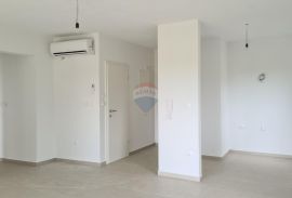 Poreč: Stan u prizemlju novogradnje s dvorištem 160 m2, Poreč, Daire