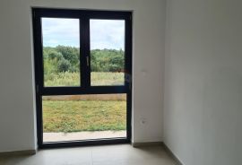 Poreč: Stan u prizemlju novogradnje s dvorištem 160 m2, Poreč, Daire