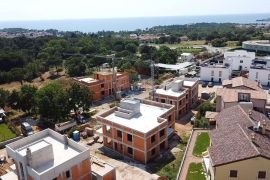 Poreč: Moderan stan s krovnom terasom atraktivnog pogleda prema moru, Poreč, Appartement