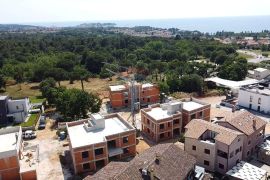 Poreč: Moderan stan u novogradnji 81,35 m2 + dvorište, Poreč, Stan