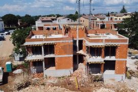 Poreč: Moderan stan u novogradnji 81,35 m2 + dvorište, Poreč, Apartamento