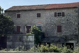 Višnjan - okolica, kamena kuća u nizu sa 300 m2 okućnice, Višnjan, House