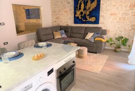 Rovinj, Carera, prekrasni novouređeni stan na prvom katu - 38m2, Rovinj, Flat