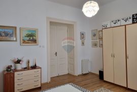 Istra, širi centar stan 86m2 s puno potencijala, Pula, Appartement