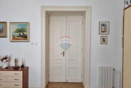 Istra, širi centar stan 86m2 s puno potencijala, Pula, Appartement