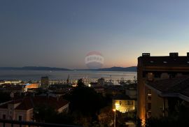 Rijeka, centar, lijep stan sa pogledom na Cres i Krk, Rijeka, Appartment