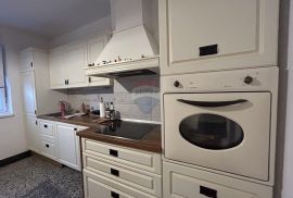 Rijeka, centar, lijep stan sa pogledom na Cres i Krk, Rijeka, Apartamento