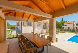 Rovinj 7km-savršena dizajnerska luksuzna vila na 1200m2 okućnice, Rovinj, Casa