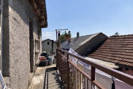 Grobnik, Podhum - kuća površine 180m2 sa vrtom, Jelenje, Casa