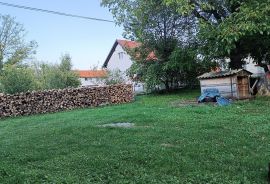 Ogulin-kuća s dvorištem i zemljištem na parceli od 798m2, Ogulin, بيت