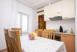 ZADAR - BORIK - stan sa velikom krovnom terasom, Zadar, Appartement