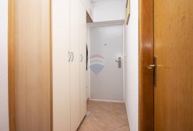 ZADAR - BORIK - stan sa velikom krovnom terasom, Zadar, Apartamento