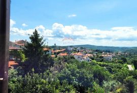 Istra, Buje, autohtona kuća s vrtom u centru, Buje, Casa