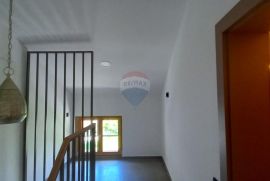 Istra,Pula centar, nova, luksuzna kuća s 3 apartmana, Pula, Ev