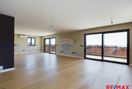 Poreč - Centar, Ekskluzivan penthouse sa pogledom na grad i more, Poreč, Appartement