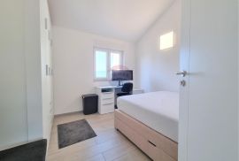 RIJEKA,VIŠKOVO- NOVOGRADNJA, dvoetažan stan s okućnicom, Viškovo, Appartment