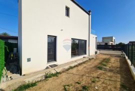 Velika Gorica, novogradnja - samostojeća kuća, 108m2, Velika Gorica, House