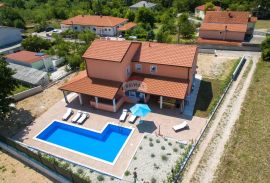 Crikvenica, Tribalj- Villa s bazenom i prekrasnom okućnicom, Vinodolska Općina, Дом