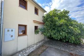 Krk, Gabonjin, autohtona kamena kuća s bazenom, 150 m2, Dobrinj, House