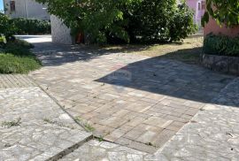 Krk, Gabonjin, autohtona kamena kuća s bazenom, 150 m2, Dobrinj, Kuća