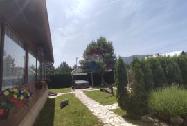 Plitvička jezera, dvije kuće sa uhodanim turističkim najmom, SNIŽENA CIJENA, Otočac, House