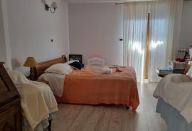 Labin, Autohtona dvojna kuća, površine 279m2 sa bazenom, Labin, Haus