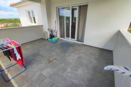 Rovinj-7km,novogradnja sa 2 stana na 965m2 okućnice, Rovinj, House