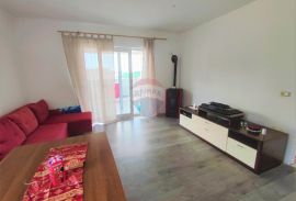 Rovinj-7km,novogradnja sa 2 stana na 965m2 okućnice, Rovinj, Haus