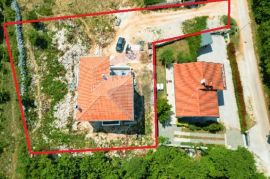 Rovinj-7km,novogradnja sa 2 stana na 965m2 okućnice, Rovinj, Ev