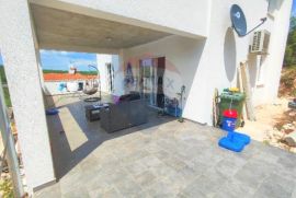 Rovinj-7km,novogradnja sa 2 stana na 965m2 okućnice, Rovinj, House