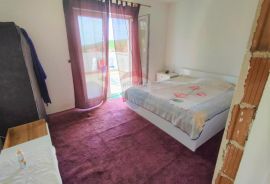 Rovinj-7km,novogradnja sa 2 stana na 965m2 okućnice, Rovinj, Σπίτι