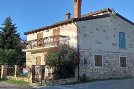 Istra, Vodnjan, kameno-zidana kuća s dvorištem, Vodnjan, Casa