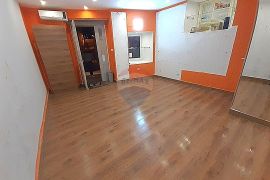 Kuća s poslovnim prostorom u samom centru grada, Mali Lošinj, House