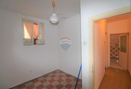 Istra,Vrsar-kuća 220m2 na rivi s poslovnim prostorom za kompletnu renovaciju, Vrsar, Casa