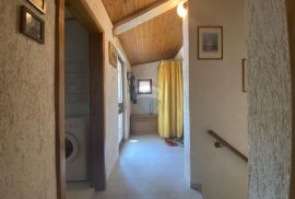 Otok Krk, Dobrinj, samostojeća kuća 3S+DB, 100 m2, Dobrinj, Casa