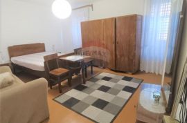 Rovinj,2 etaže X 45m2,centar-za kopletnu renovaciju, Rovinj, Daire