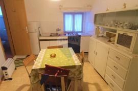 Rovinj,2 etaže X 45m2,centar-za kopletnu renovaciju, Rovinj, Flat