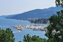 Opatija, prodaje se etaža stana na top poziciji s okućnicom i prekrasnim pogledom, Opatija, Kвартира