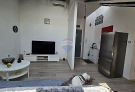 ISTRA, Pula, krasan stan 61 m2  s parkingom u centru, Pula, Apartamento