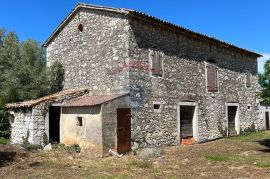 Poreč - okolica, 2 autohtone kamene kuće sa pogledom na more i kombinacijom građevinskog i poljoprivrednog zemljišta, Poreč, Haus