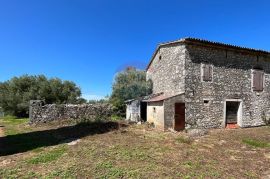 Poreč - okolica, 2 autohtone kamene kuće sa pogledom na more i kombinacijom građevinskog i poljoprivrednog zemljišta, Poreč, Famiglia