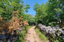 OTOK KRK, VRBNIK kamena kuća za adaptaciju sa vrtom, Vrbnik, Ev