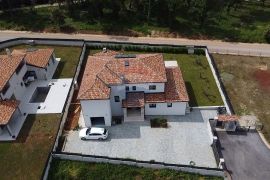 Villa u Poreču, Poreč, Famiglia