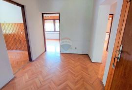 Zagreb, Dedići, samostojeća kuća 318 m2 s tri odvojena stana, Podsljeme, House