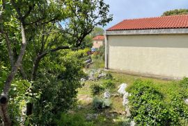 Krk, Kornić, kamena kuća 65 m2 s okućnicom 320 m2, Krk, House