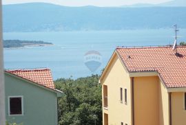 OTOK KRK,MALINSKA-kuća sa šest apartmana na 2000 metara do mora i plaže, Malinska-Dubašnica, Дом