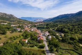 Draga Bašćanska - uređena kamena kuća u nizu s okućnicom, Baška, بيت