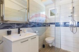 Rovinj,7km ,2 prizemnice na 21750m2 okućnice, Rovinj, Casa