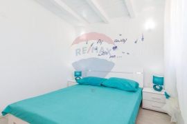 Rovinj,7km ,2 prizemnice na 21750m2 okućnice, Rovinj, Ev